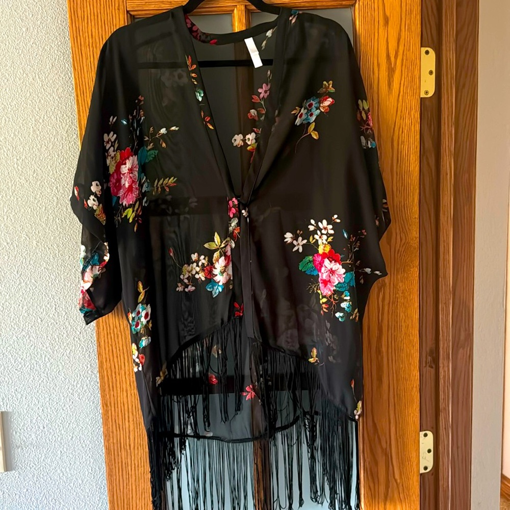 Beautiful sheer kimono top with fringe!!